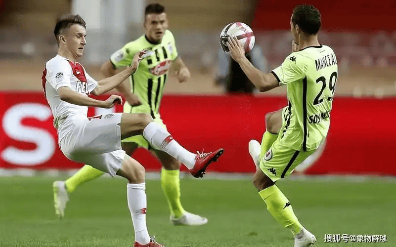 法甲焦点｜里尔VS洛里昂：冲欧劲旅死磕中游稳旅，7-1恩怨+伤病博弈，客场龙能否逆袭？